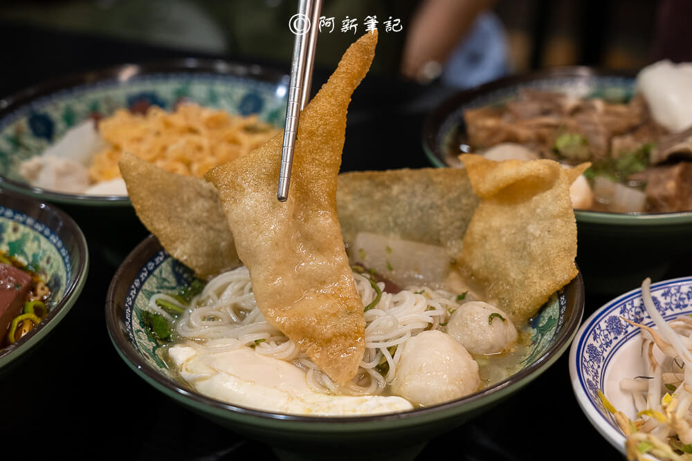 一中街美食必吃! 阿瑞ma泰國55船麵百元泰國船麵,特色火山排骨秒飛泰國。