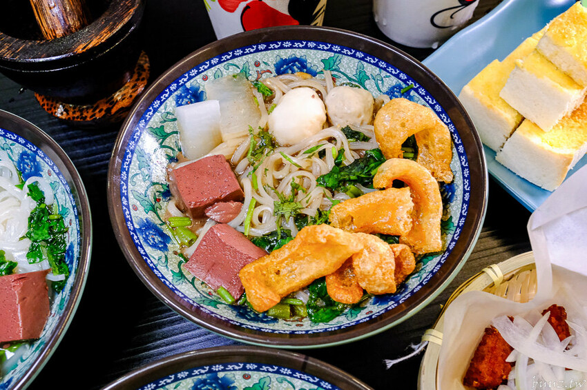 80年日式老宅吃傳統船麵、豬骨湯麵，阿瑞Ma泰國55船麵，吃船麵搭火山排骨、烤土司吃濃濃泰式風味！