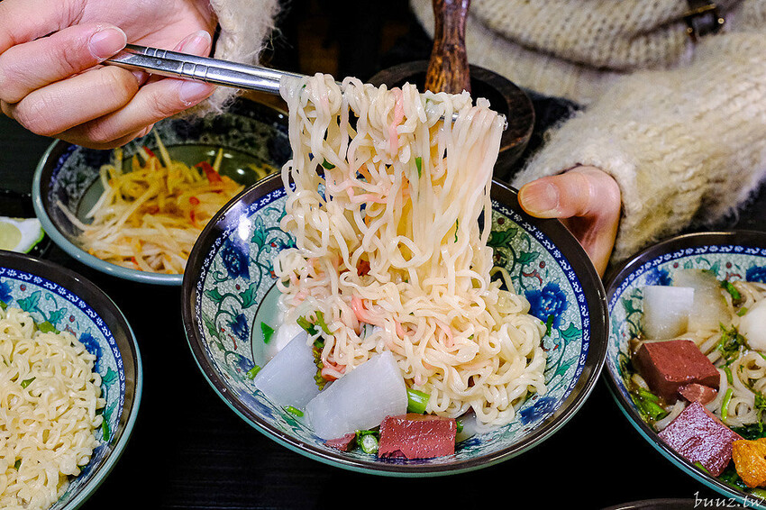 80年日式老宅吃傳統船麵、豬骨湯麵，阿瑞Ma泰國55船麵，吃船麵搭火山排骨、烤土司吃濃濃泰式風味！