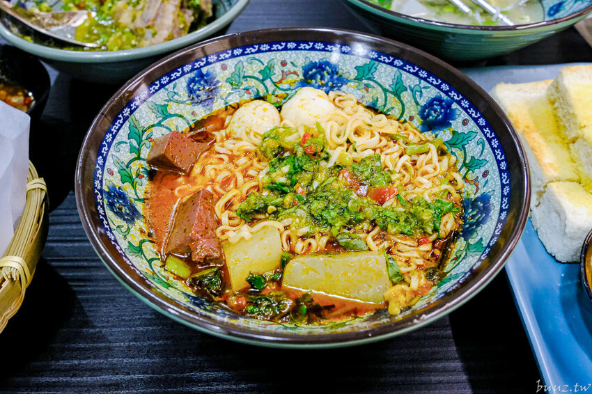 80年日式老宅吃傳統船麵、豬骨湯麵，阿瑞Ma泰國55船麵，吃船麵搭火山排骨、烤土司吃濃濃泰式風味！