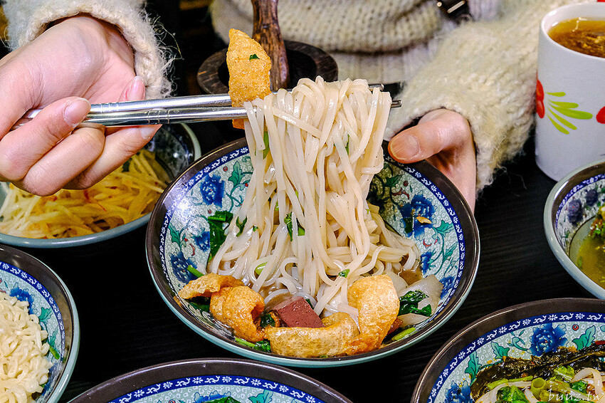 80年日式老宅吃傳統船麵、豬骨湯麵，阿瑞Ma泰國55船麵，吃船麵搭火山排骨、烤土司吃濃濃泰式風味！