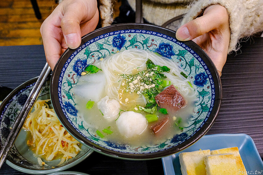 80年日式老宅吃傳統船麵、豬骨湯麵，阿瑞Ma泰國55船麵，吃船麵搭火山排骨、烤土司吃濃濃泰式風味！