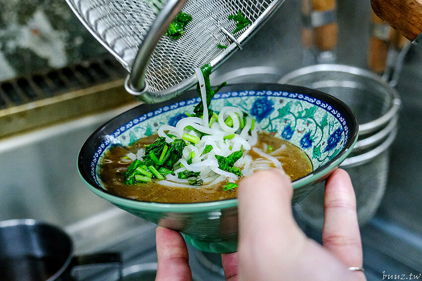 80年日式老宅吃傳統船麵、豬骨湯麵，阿瑞Ma泰國55船麵，吃船麵搭火山排骨、烤土司吃濃濃泰式風味！
