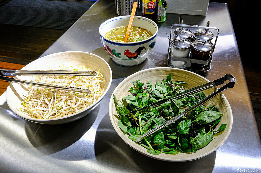 80年日式老宅吃傳統船麵、豬骨湯麵，阿瑞Ma泰國55船麵，吃船麵搭火山排骨、烤土司吃濃濃泰式風味！