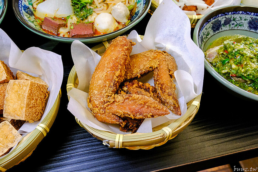 80年日式老宅吃傳統船麵、豬骨湯麵，阿瑞Ma泰國55船麵，吃船麵搭火山排骨、烤土司吃濃濃泰式風味！