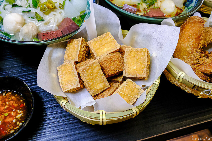 80年日式老宅吃傳統船麵、豬骨湯麵，阿瑞Ma泰國55船麵，吃船麵搭火山排骨、烤土司吃濃濃泰式風味！