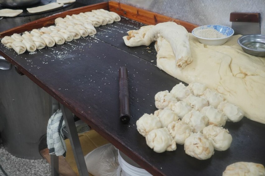 基隆仁愛|阿信豆漿|在地人推薦必吃中式早餐店,老闆為原魯平豆漿師傅,以有機黃豆熬煮的豆漿濃郁好喝 – 袁彬的美食旅遊筆記