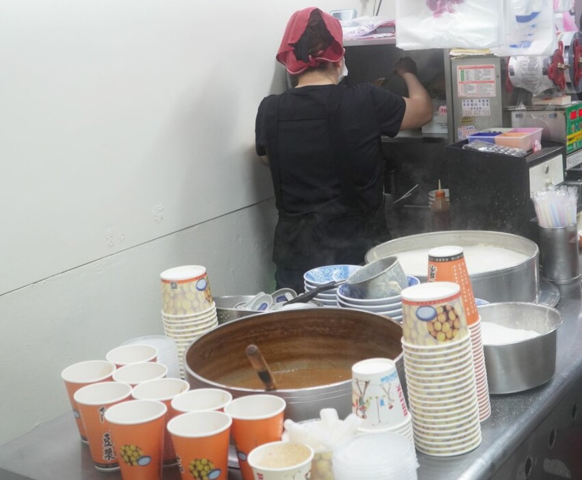 基隆仁愛|阿信豆漿|在地人推薦必吃中式早餐店,老闆為原魯平豆漿師傅,以有機黃豆熬煮的豆漿濃郁好喝 – 袁彬的美食旅遊筆記