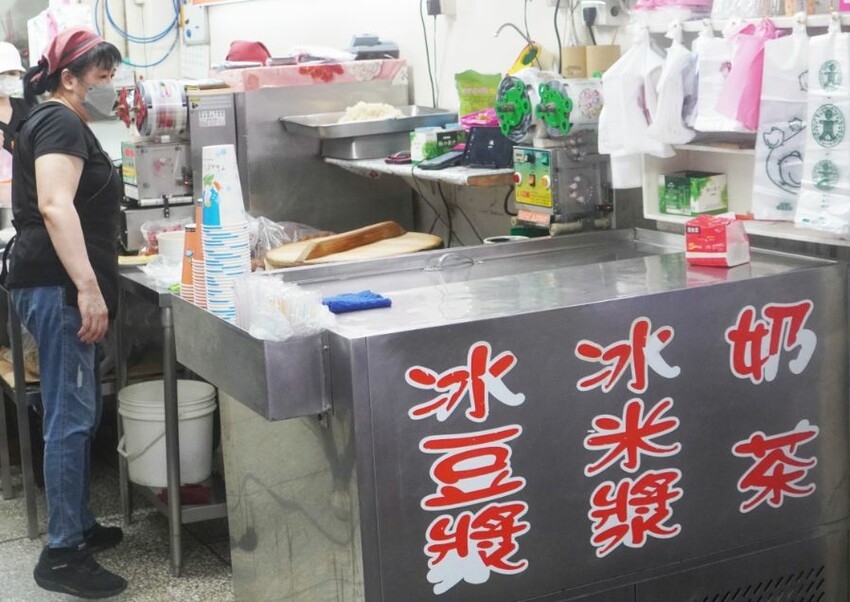 基隆仁愛|阿信豆漿|在地人推薦必吃中式早餐店,老闆為原魯平豆漿師傅,以有機黃豆熬煮的豆漿濃郁好喝 – 袁彬的美食旅遊筆記