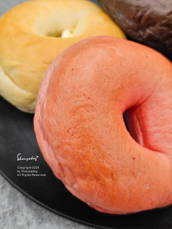 【貝果推薦】查理布朗水嫩貝果 北海道牛乳 白醬燻雞 草莓牛奶 【貝果推薦】查理布朗水嫩貝果 北海道牛乳 白醬燻雞 草莓牛奶