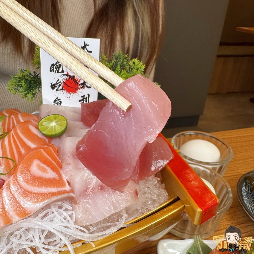 新竹市東區新竹今日魚市。丼賞和食竹科關新店 這家是關新區最有日本氛圍的丼飯專門店 400元浮誇刺身船竟然有25片以上生魚片！ (菜單營業時間地址電話) – 跟著踢小米吃喝玩樂趣