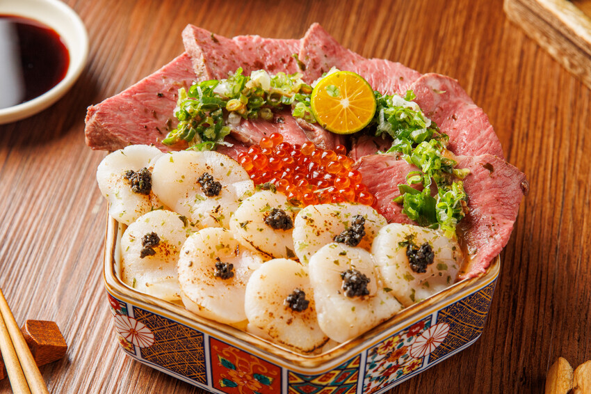 新竹市東區新竹今日魚市。丼賞和食竹科關新店 這家是關新區最有日本氛圍的丼飯專門店 400元浮誇刺身船竟然有25片以上生魚片！ (菜單營業時間地址電話) – 跟著踢小米吃喝玩樂趣