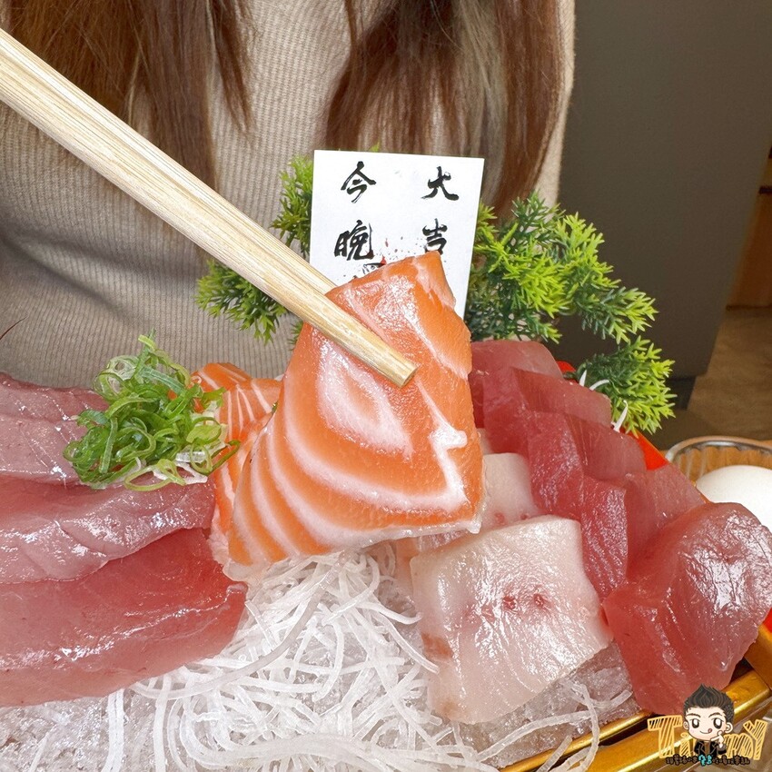 新竹市東區新竹今日魚市。丼賞和食竹科關新店 這家是關新區最有日本氛圍的丼飯專門店 400元浮誇刺身船竟然有25片以上生魚片！ (菜單營業時間地址電話) – 跟著踢小米吃喝玩樂趣