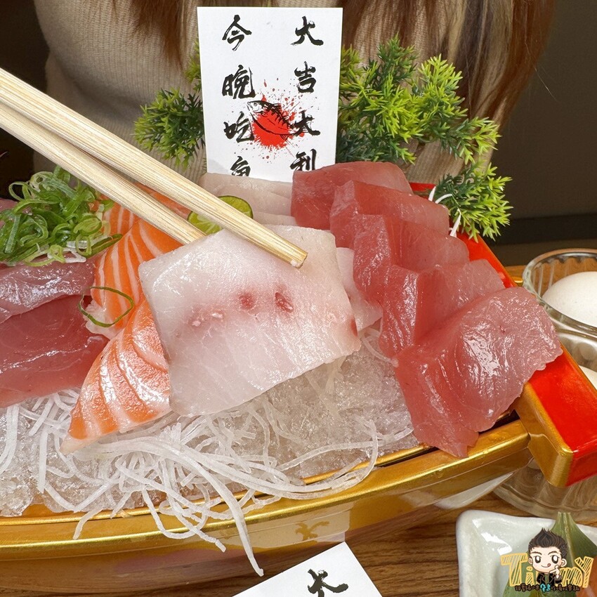 新竹市東區新竹今日魚市。丼賞和食竹科關新店 這家是關新區最有日本氛圍的丼飯專門店 400元浮誇刺身船竟然有25片以上生魚片！ (菜單營業時間地址電話) – 跟著踢小米吃喝玩樂趣