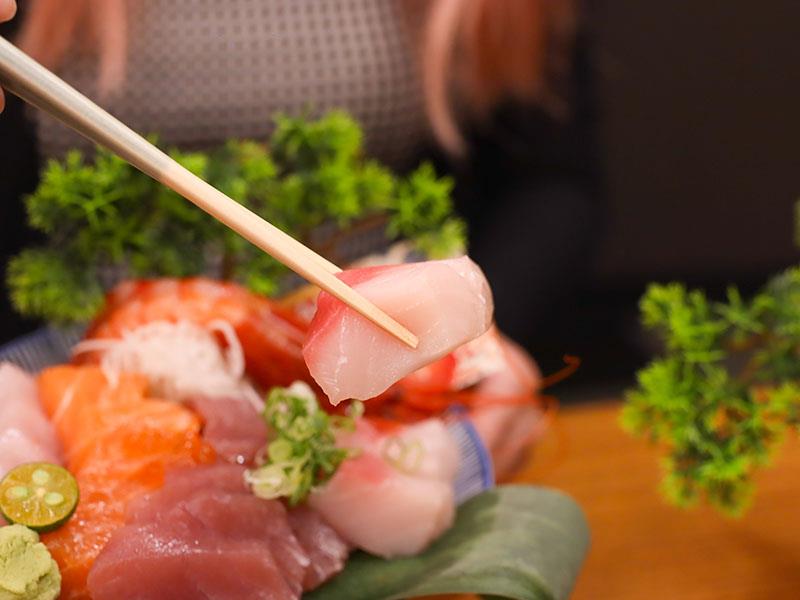 新竹日本料理！今日魚市浮誇生魚片船CP值超高，黑鮪魚套餐一次滿足。
