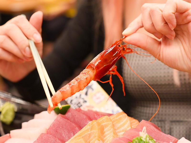 新竹日本料理！今日魚市浮誇生魚片船CP值超高，黑鮪魚套餐一次滿足。