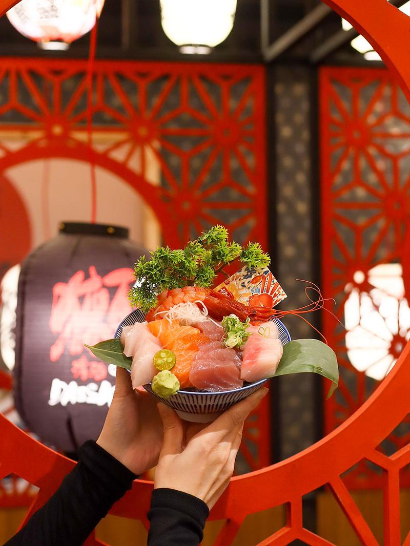 新竹日本料理！今日魚市浮誇生魚片船CP值超高，黑鮪魚套餐一次滿足。