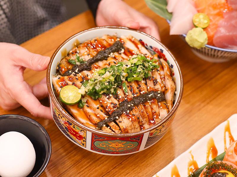 新竹日本料理！今日魚市浮誇生魚片船CP值超高，黑鮪魚套餐一次滿足。