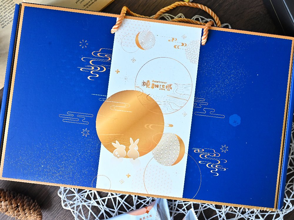 曉翮流域｜台中超狂伴手禮！浮誇系厚餡夾心、滿餡蛋捲、香脆米果，包裝精緻，現場免費試吃 - 糖糖's 享食生活