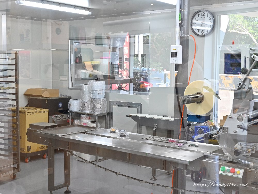 曉翮流域｜台中超狂伴手禮！浮誇系厚餡夾心、滿餡蛋捲、香脆米果，包裝精緻，現場免費試吃 - 糖糖's 享食生活