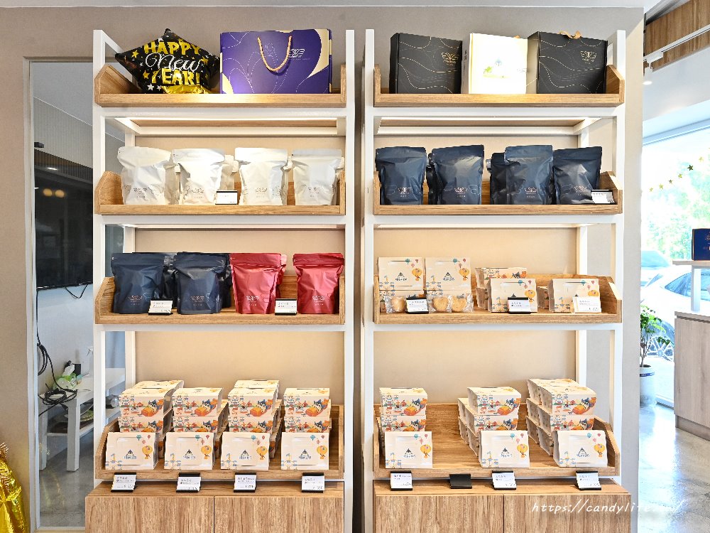 曉翮流域｜台中超狂伴手禮！浮誇系厚餡夾心、滿餡蛋捲、香脆米果，包裝精緻，現場免費試吃 - 糖糖's 享食生活