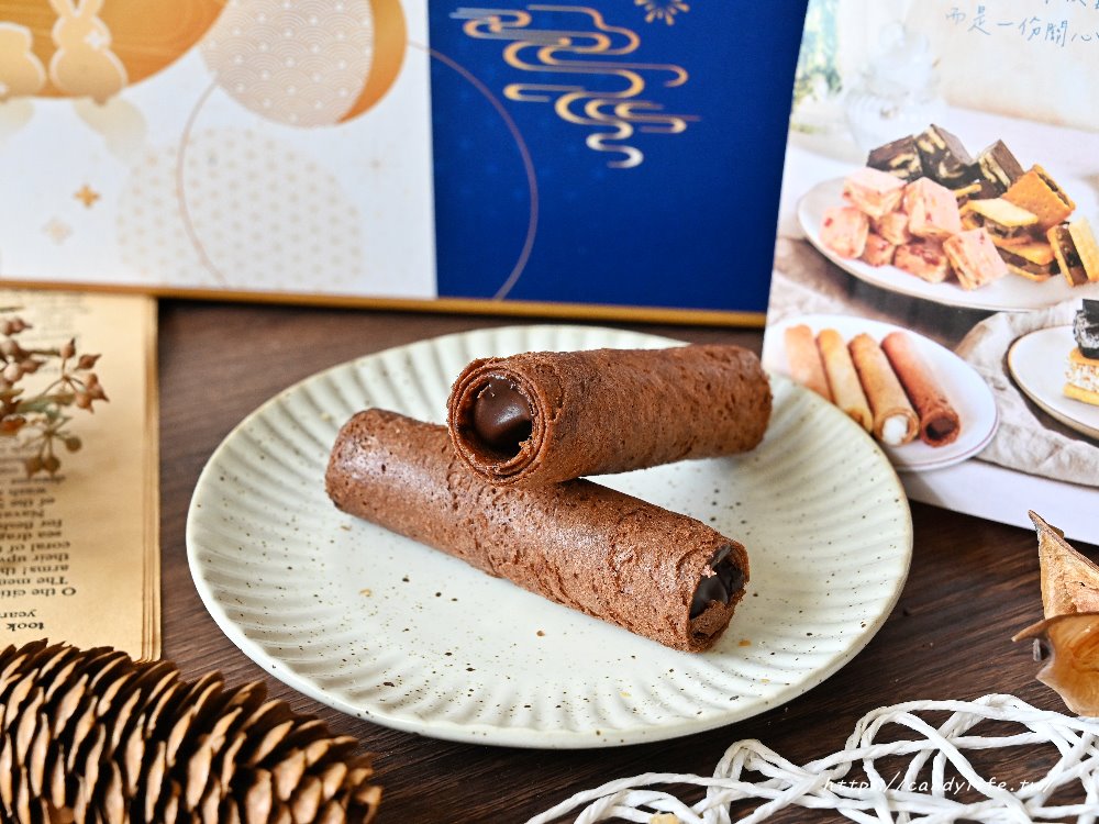 曉翮流域｜台中超狂伴手禮！浮誇系厚餡夾心、滿餡蛋捲、香脆米果，包裝精緻，現場免費試吃 - 糖糖's 享食生活