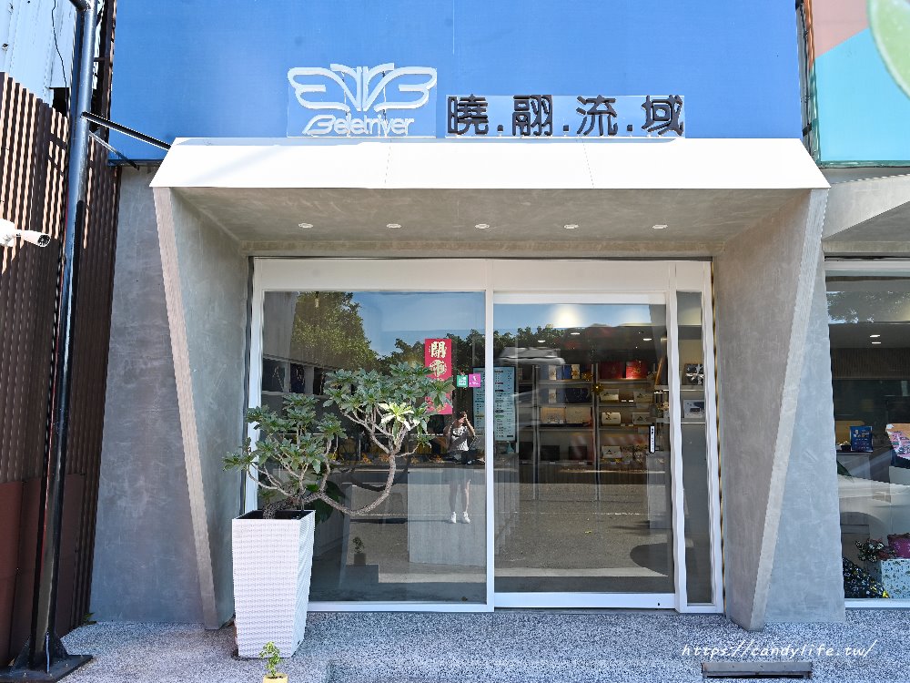 曉翮流域｜台中超狂伴手禮！浮誇系厚餡夾心、滿餡蛋捲、香脆米果，包裝精緻，現場免費試吃 - 糖糖's 享食生活