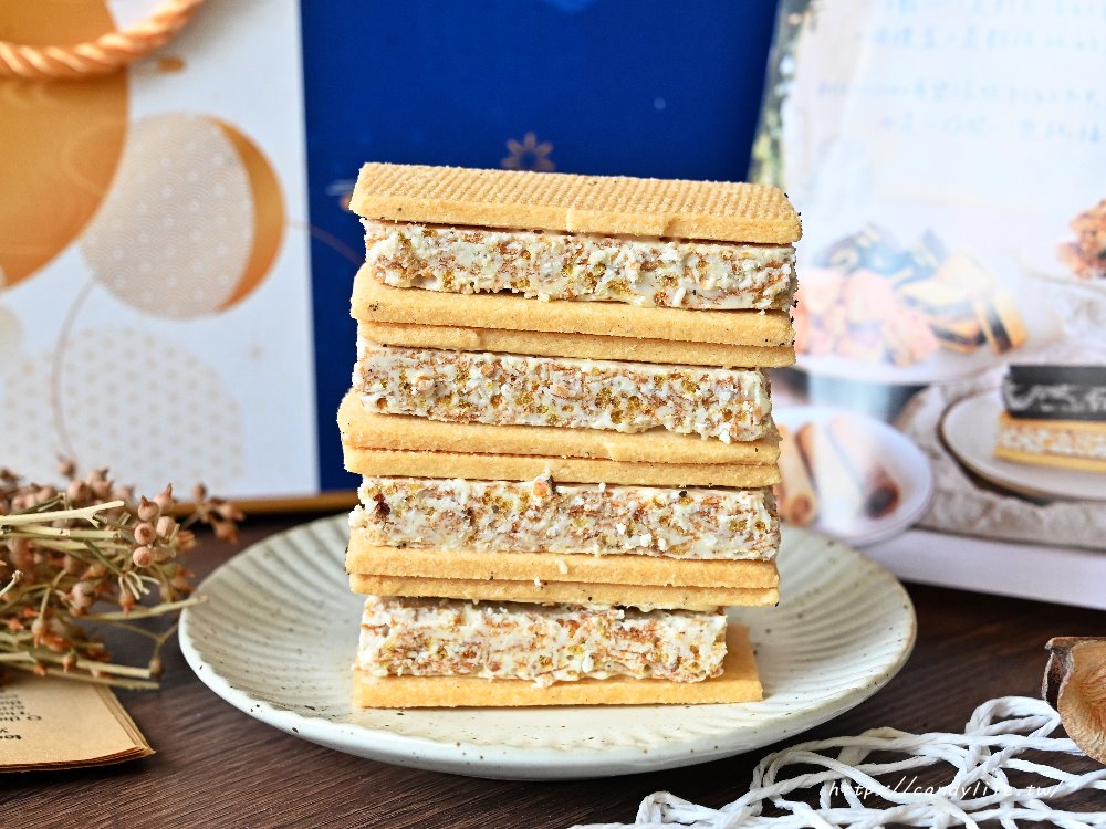 曉翮流域｜台中超狂伴手禮！浮誇系厚餡夾心、滿餡蛋捲、香脆米果，包裝精緻，現場免費試吃 - 糖糖's 享食生活