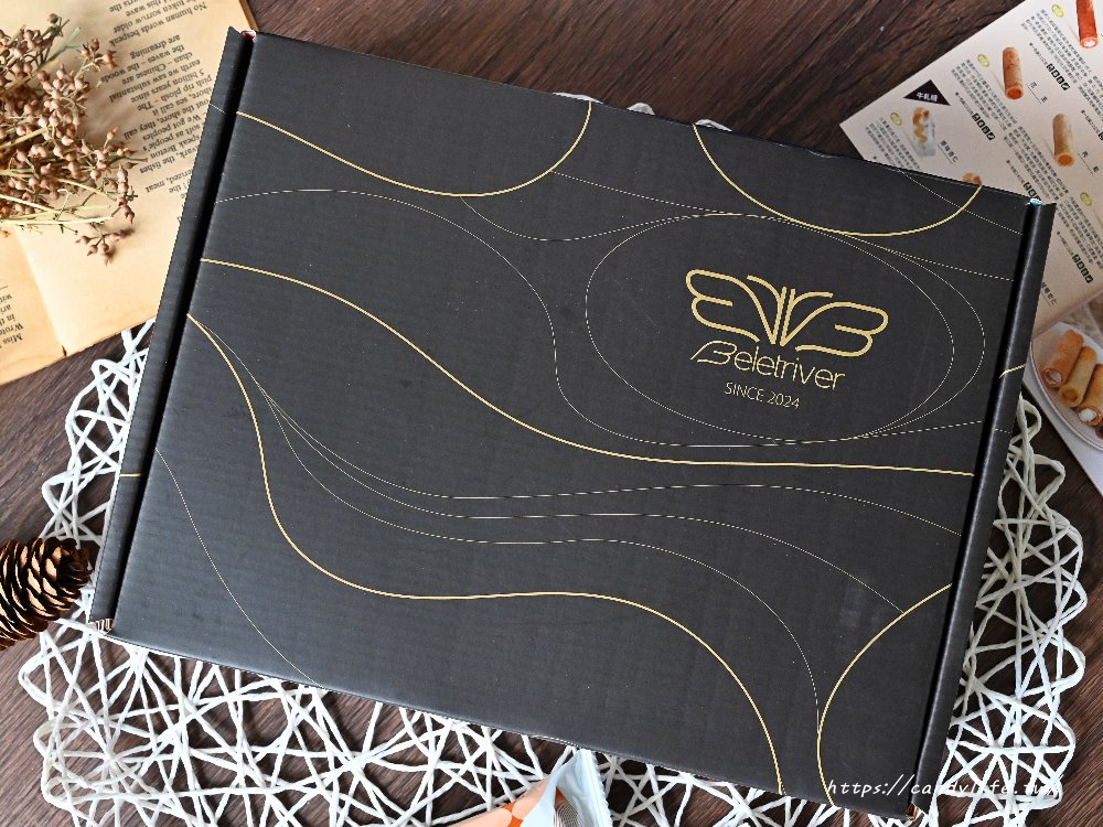 曉翮流域｜台中超狂伴手禮！浮誇系厚餡夾心、滿餡蛋捲、香脆米果，包裝精緻，現場免費試吃 - 糖糖's 享食生活