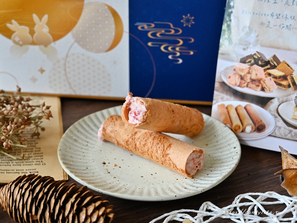 曉翮流域｜台中超狂伴手禮！浮誇系厚餡夾心、滿餡蛋捲、香脆米果，包裝精緻，現場免費試吃 - 糖糖's 享食生活