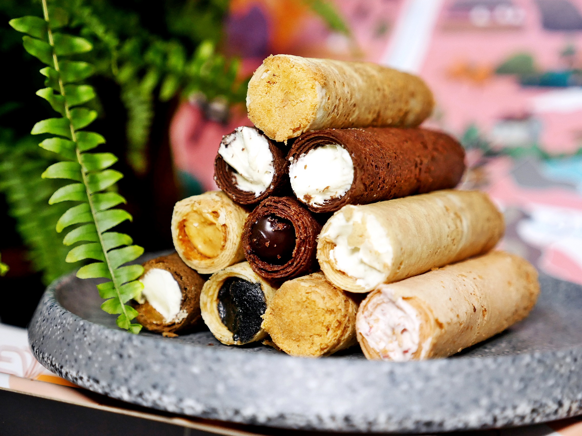 逢甲新一代伴手禮! 蛋捲內餡竟然有水果果肉,這樣的組合也太妙,沒想到意外好吃