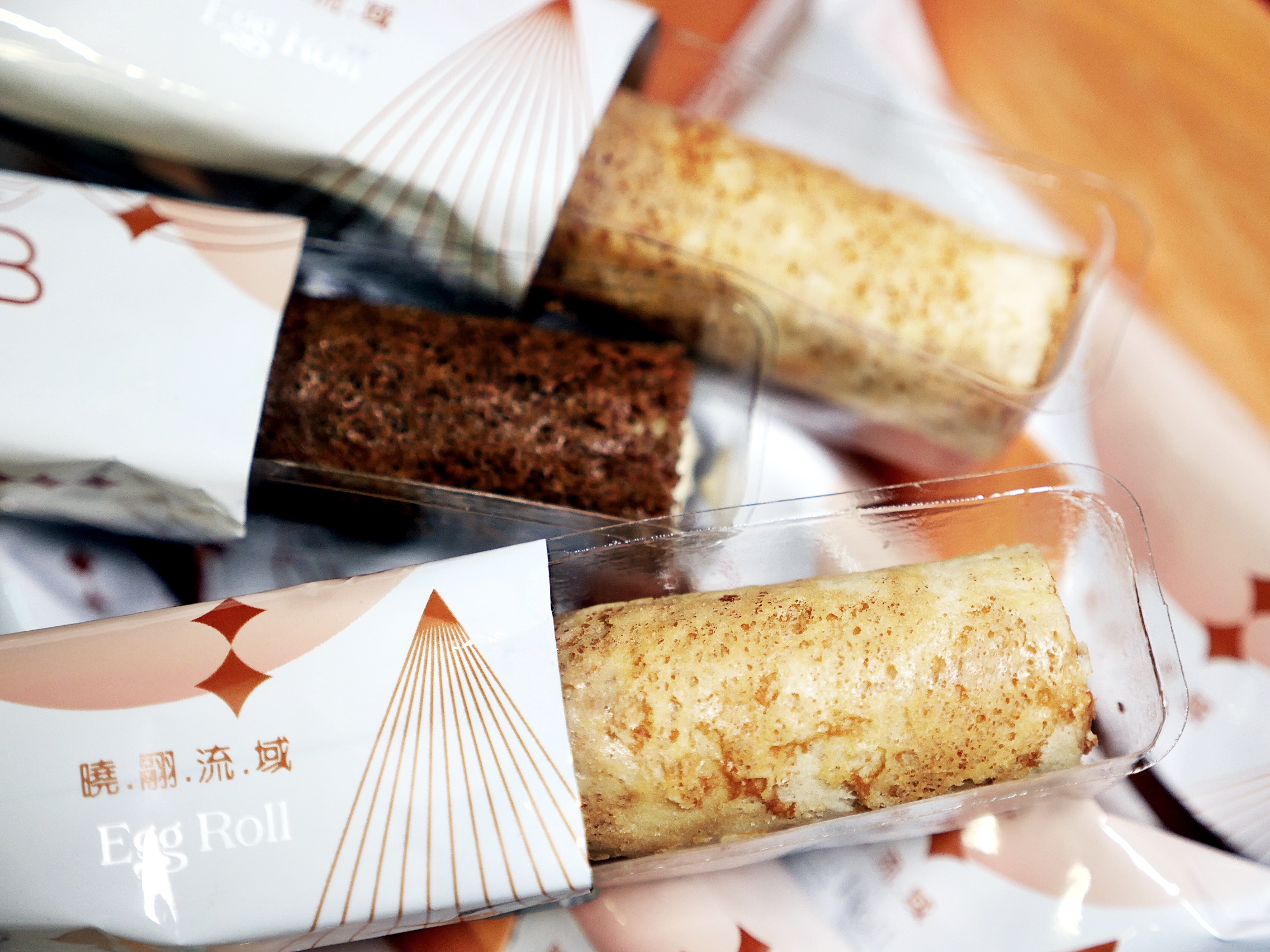 逢甲新一代伴手禮! 蛋捲內餡竟然有水果果肉,這樣的組合也太妙,沒想到意外好吃