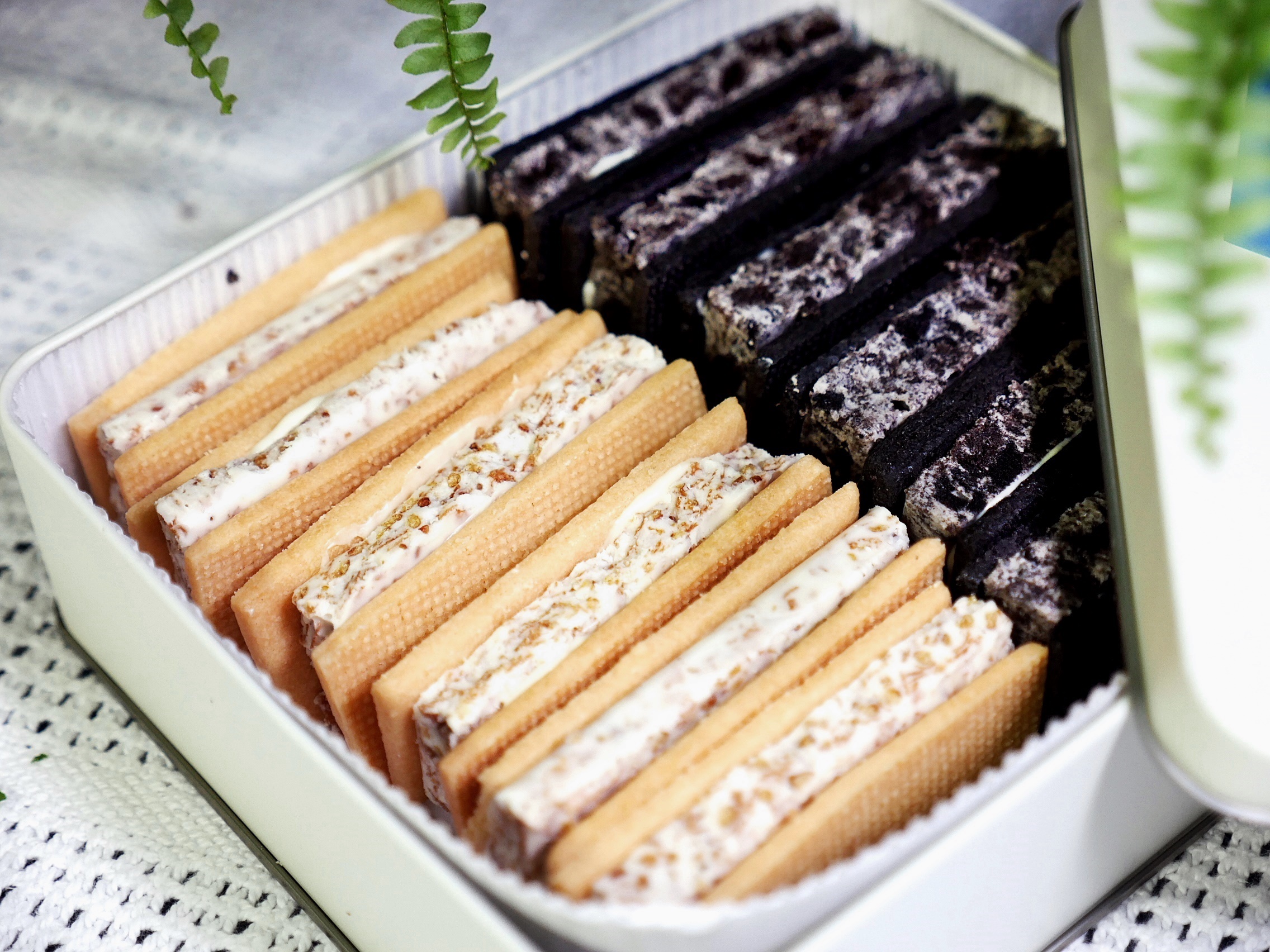 逢甲新一代伴手禮! 蛋捲內餡竟然有水果果肉,這樣的組合也太妙,沒想到意外好吃