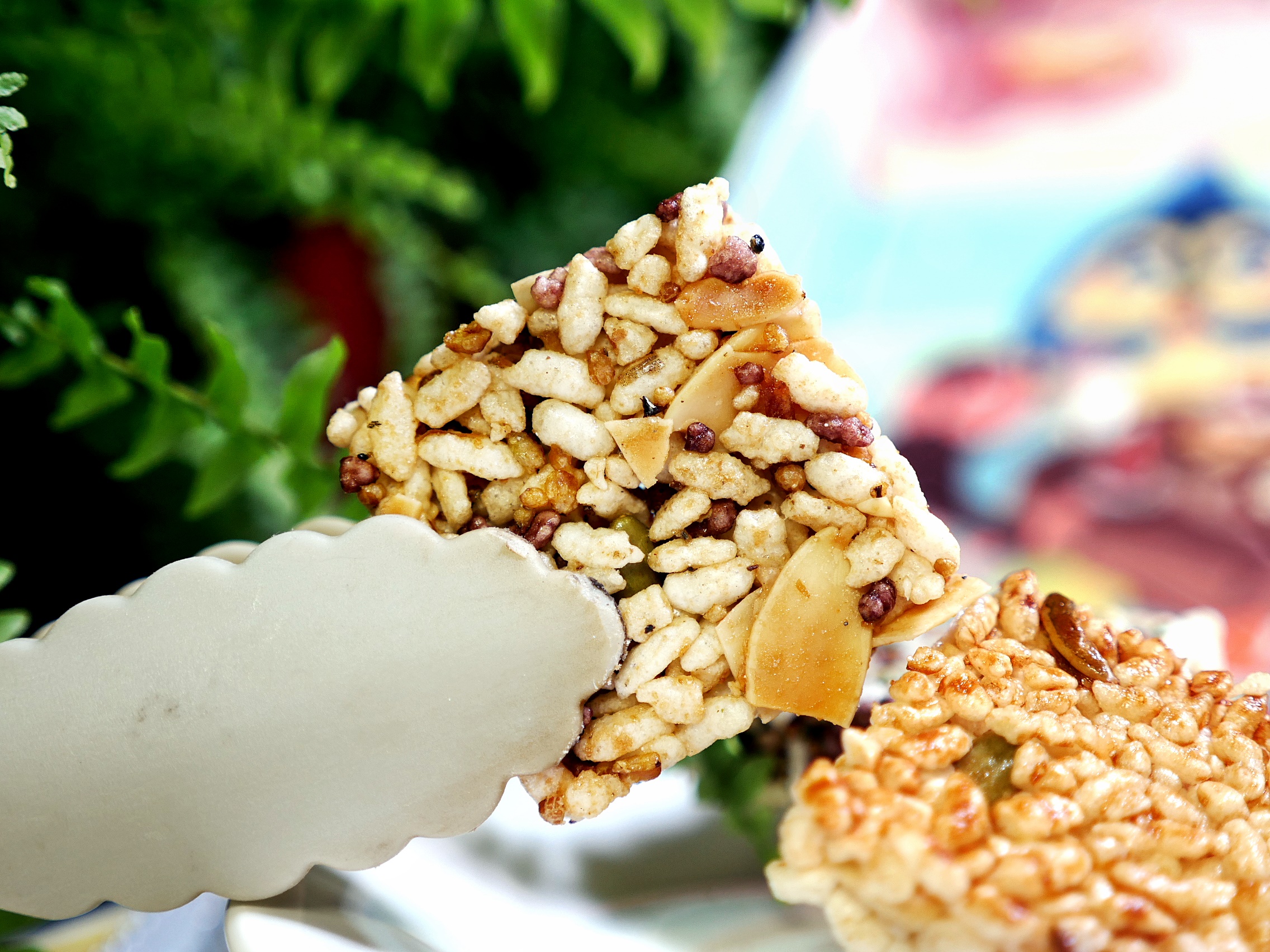 逢甲新一代伴手禮! 蛋捲內餡竟然有水果果肉,這樣的組合也太妙,沒想到意外好吃