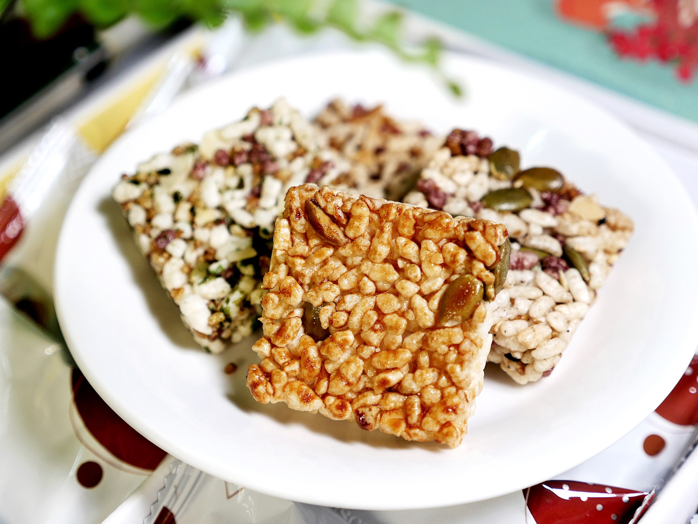 逢甲新一代伴手禮! 蛋捲內餡竟然有水果果肉,這樣的組合也太妙,沒想到意外好吃