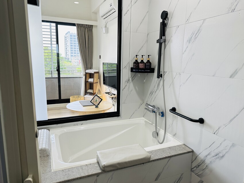 【安平胡桃民宿】台南安平包棟民宿推薦！帶你體驗獨特景觀泡腳池