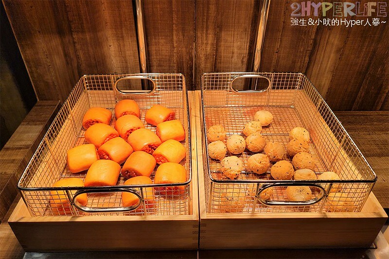 結合火鍋和烤肉雙重享受，自助吧牛雞豬選擇齊全，炸物熟食枝仔冰飲料吃到飽～