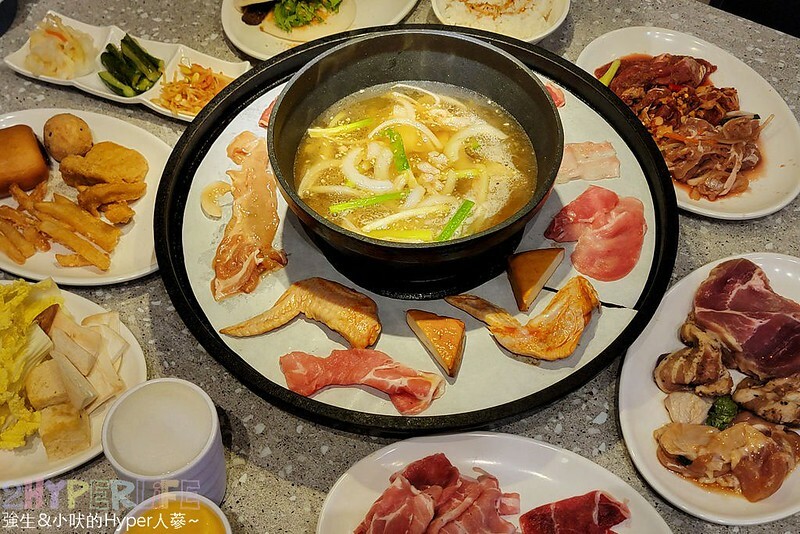 結合火鍋和烤肉雙重享受，自助吧牛雞豬選擇齊全，炸物熟食枝仔冰飲料吃到飽～