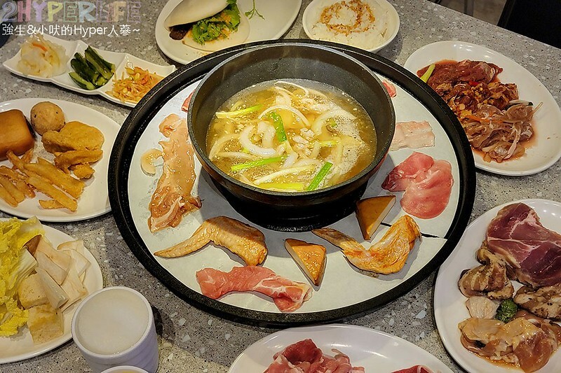 結合火鍋和烤肉雙重享受，自助吧牛雞豬選擇齊全，炸物熟食枝仔冰飲料吃到飽～