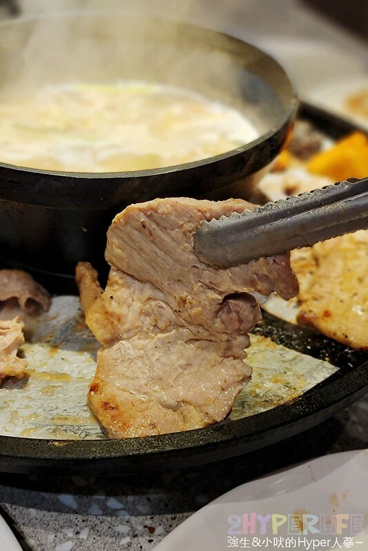 結合火鍋和烤肉雙重享受，自助吧牛雞豬選擇齊全，炸物熟食枝仔冰飲料吃到飽～