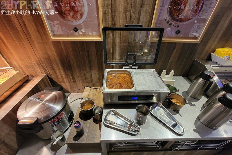 結合火鍋和烤肉雙重享受，自助吧牛雞豬選擇齊全，炸物熟食枝仔冰飲料吃到飽～