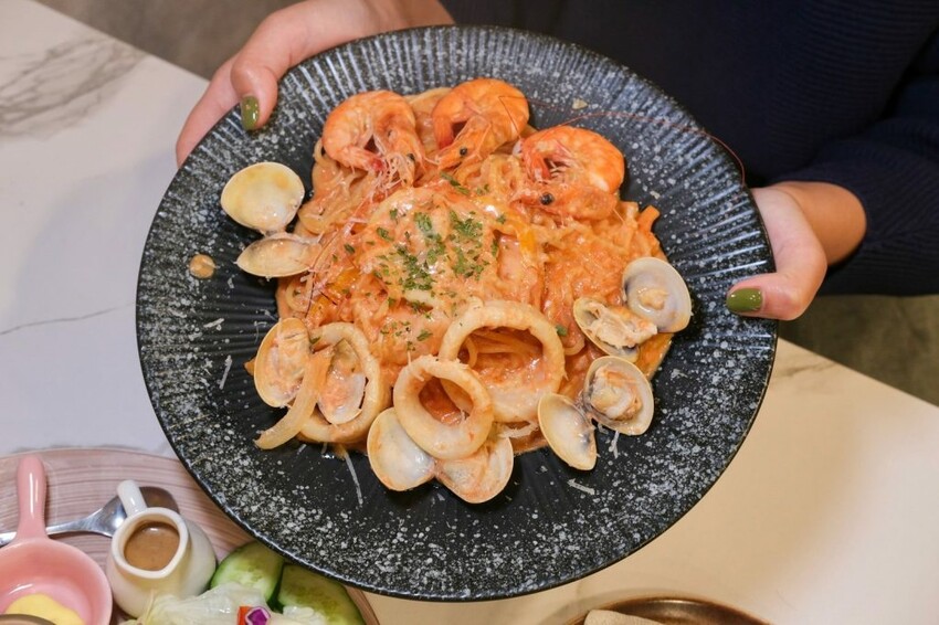 帕芙尼早午餐| 新莊新開幕平價大份量早午餐，隱身巷弄內的超強提拉米蘇! - 肉依小姐吃什麼