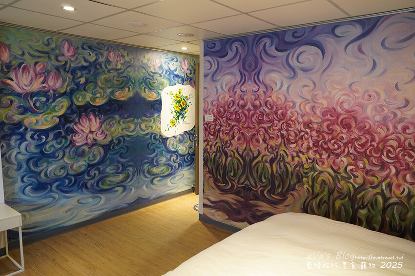 【高雄住宿】藝宿家客棧ArtHome Hotel結合旅行與藝術，這裡的每間房間都是按畫家的要求所設計佈置，房間裡的牆壁上也會有畫家的畫作，充滿藝術氣息的民宿。高雄民宿
