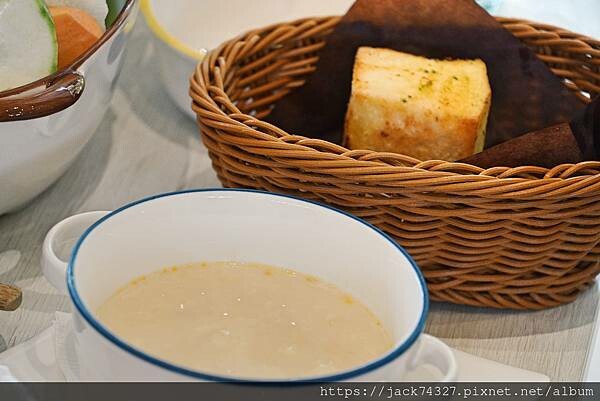 {台中美食}梨子-東海森林店,東海大學內超唯美親子友善森林系 {台中美食}梨子-東海森林店,東海大學內超唯美親子友善森林系