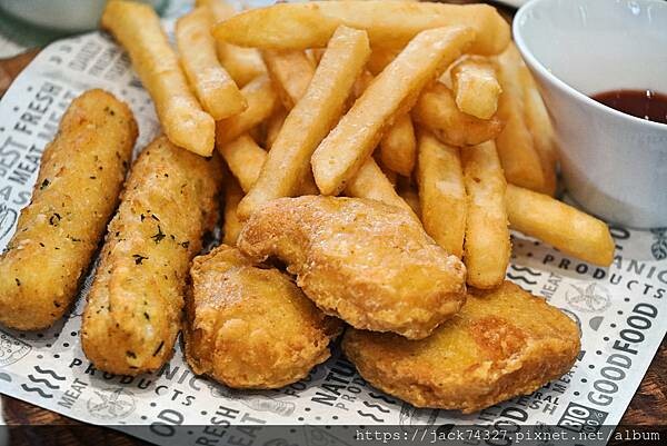 {台中美食}梨子-東海森林店,東海大學內超唯美親子友善森林系 {台中美食}梨子-東海森林店,東海大學內超唯美親子友善森林系