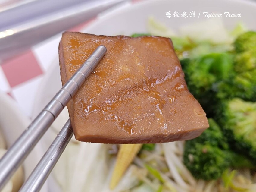 台北市信義區【台北美食】滷susu滷香麵舖，健康的滷味拌麵 | 天然滷汁熬煮入味，新鮮蔬菜原汁原味 | 台北大巨蛋周邊美食推薦