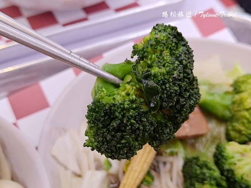 台北市信義區【台北美食】滷susu滷香麵舖，健康的滷味拌麵 | 天然滷汁熬煮入味，新鮮蔬菜原汁原味 | 台北大巨蛋周邊美食推薦