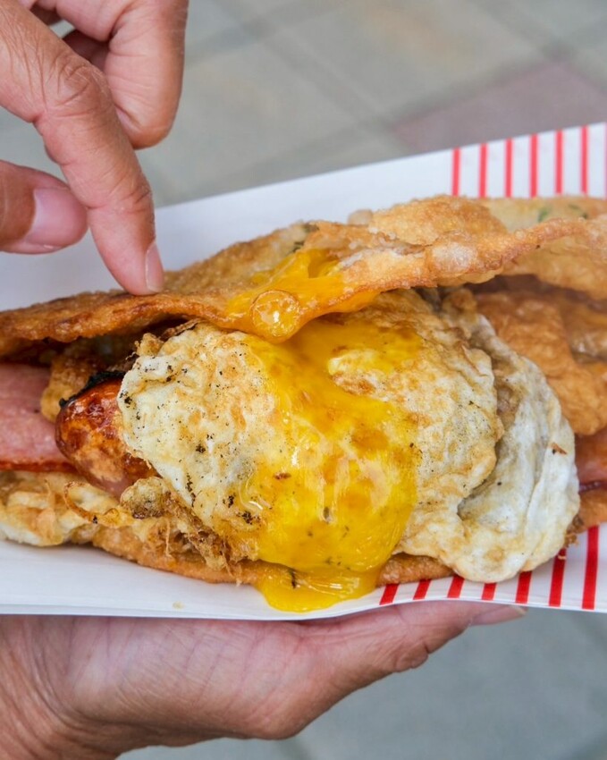 丹丹炸蛋蔥油餅販賣所｜公館新開幕超爆餡蔥油餅，恰恰餅皮吃完飽到天靈蓋! - 肉依小姐吃什麼