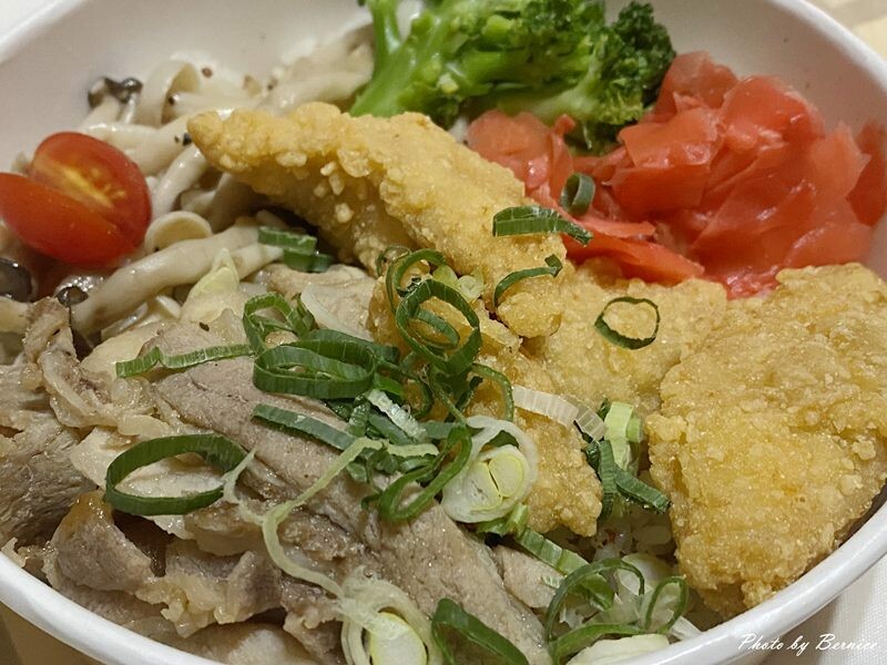 WahSay!嬸嬸時光經濟餐盒~醬燒大盛丼看似會不夠吃實際可以吃很飽 @Bernice的隨手筆記