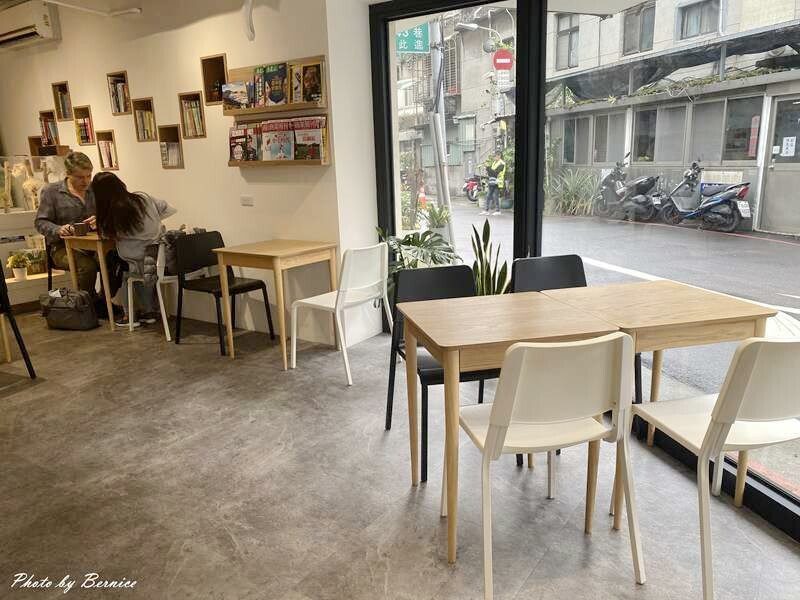 烘 HOMEBAKERY & CAFÉ~附設咖啡內用區的麵包店 @Bernice的隨手筆記